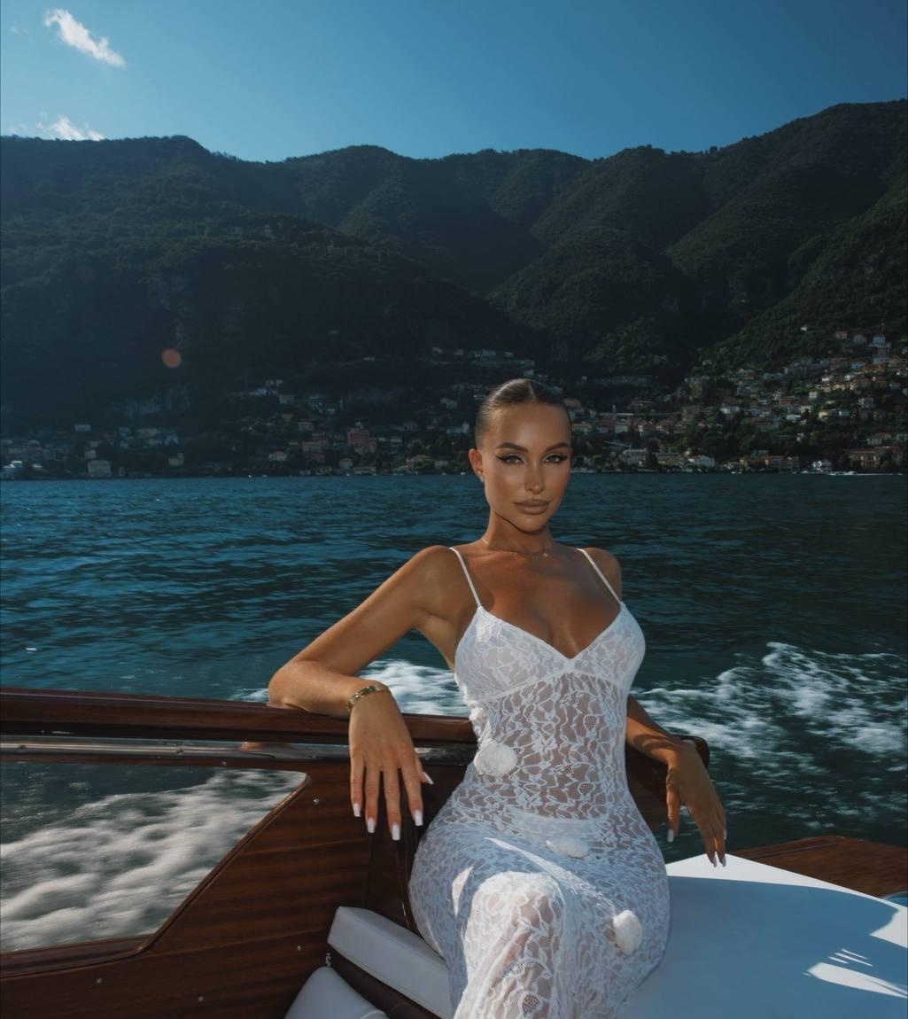 Амелия привлекальеная девушка из Хабаровска цена от 11000 руб