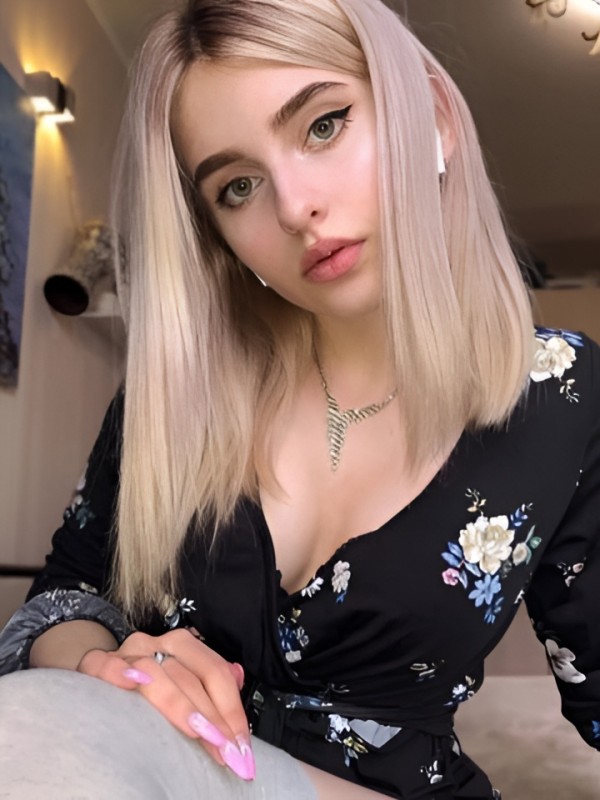 Лариса привлекательная девушка из Хабаровска цена от 5000 руб