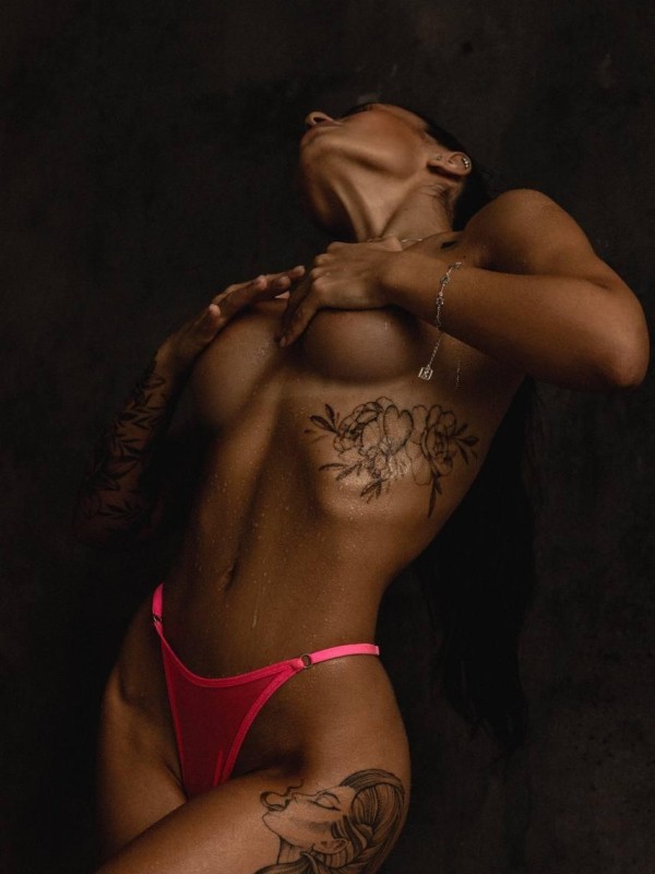 Юлька привлекательная девушка из Хабаровска цена от 11000 руб